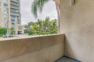 10833 Wilshire Blvd-Unit -FL2-ID406379P in Los Angeles, CA - Foto de edificio - Building Photo