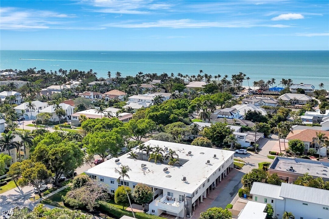 231 3rd Ave S in Naples, FL - Building Photo
