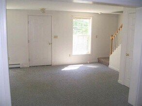 50 Pine Hill Rd in Berwick, ME - Building Photo - Building Photo