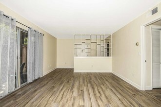 1060 Oak Grove Rd-Unit -APT 5 in Concord, CA - Building Photo - Building Photo