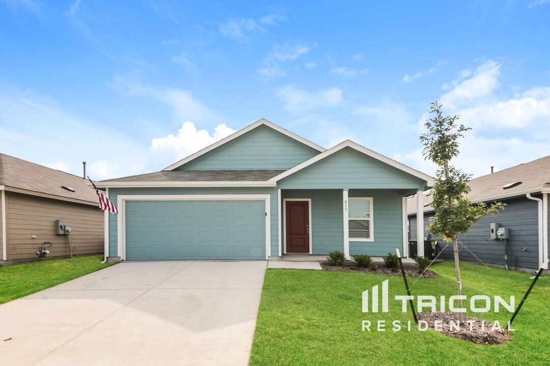 815 Ginkgo Wy in Princeton, TX - Foto de edificio