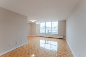 The Village View Apartments in Brampton, ON - Building Photo - Interior Photo