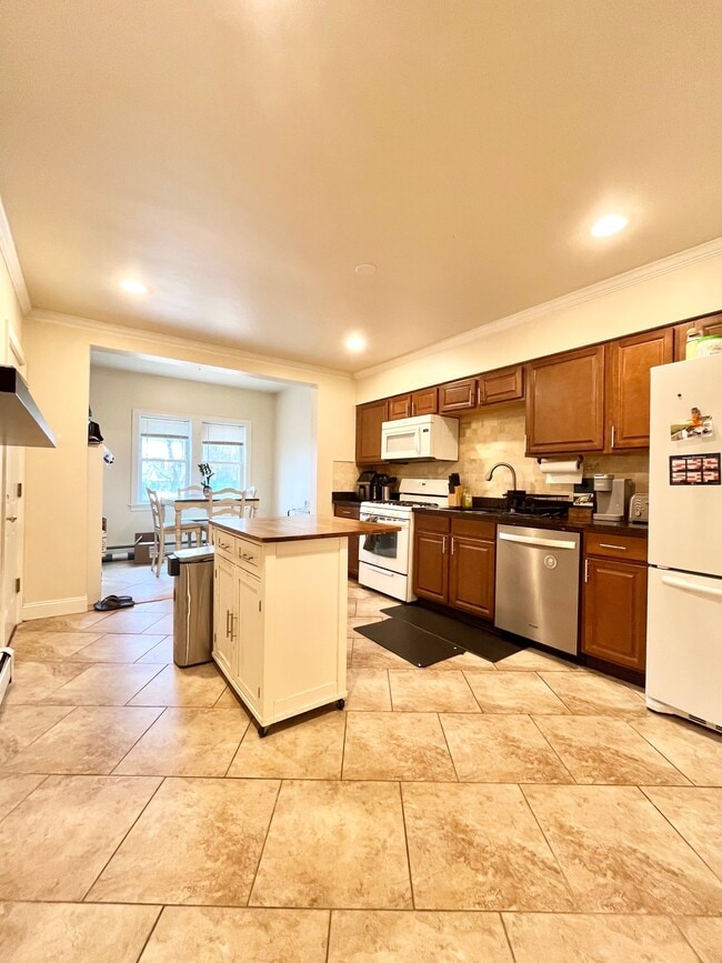 716 E 6th St, Unit 1 in Boston, MA - Building Photo - Building Photo