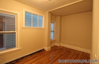 125 Princeton St, Unit 2 in Boston, MA - Foto de edificio - Building Photo