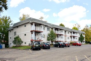 Roscommon Place in Dayton, OH - Building Photo