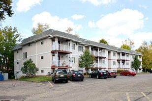 Roscommon Place Apartments