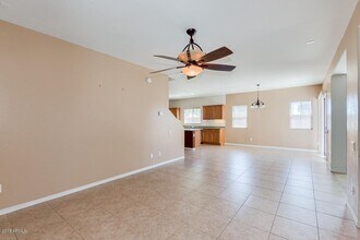 2178 Scully Dr in Phoenix, AZ - Foto de edificio - Building Photo