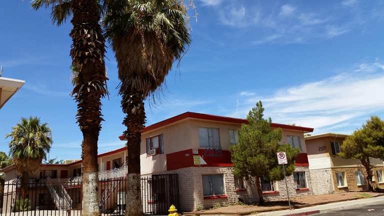 2105 Sunrise Ave in Las Vegas, NV - Building Photo