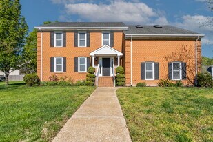 1073 Heatherwood Dr in Virginia Beach, VA - Building Photo