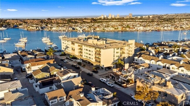 310 Fernando St, Unit 410 in Newport Beach, CA - Building Photo - Building Photo
