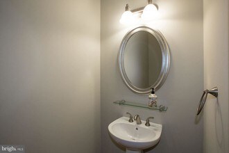 1418 N Rhodes St-Unit -B125 in Arlington, VA - Building Photo - Building Photo