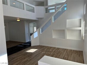 10373 Niagara Falls Ln in Las Vegas, NV - Building Photo - Building Photo