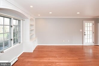 124 Lakeland Dr in Sterling, VA - Building Photo - Building Photo
