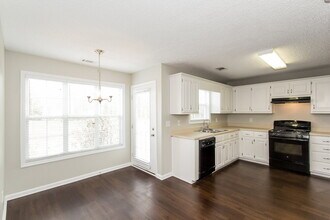 717 White Dove Dr in Mcdonough, GA - Foto de edificio - Building Photo