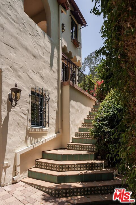 2030 Laurel Canyon Blvd in Los Angeles, CA - Building Photo - Building Photo