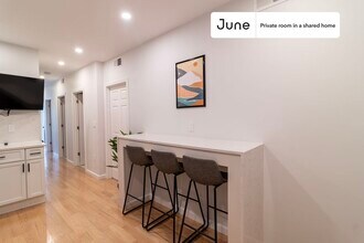 Private bedroom in 3 bed/2 bath Home in Boston, MA - Building Photo - Building Photo