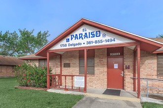 El Paraiso Apartments in Corpus Christi, TX - Building Photo - Building Photo