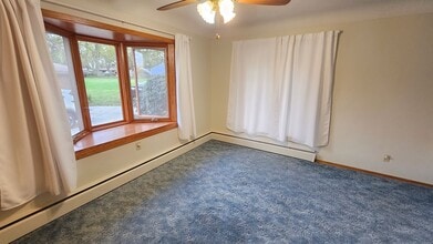 6075 NE 10th St in Des Moines, IA - Building Photo - Building Photo