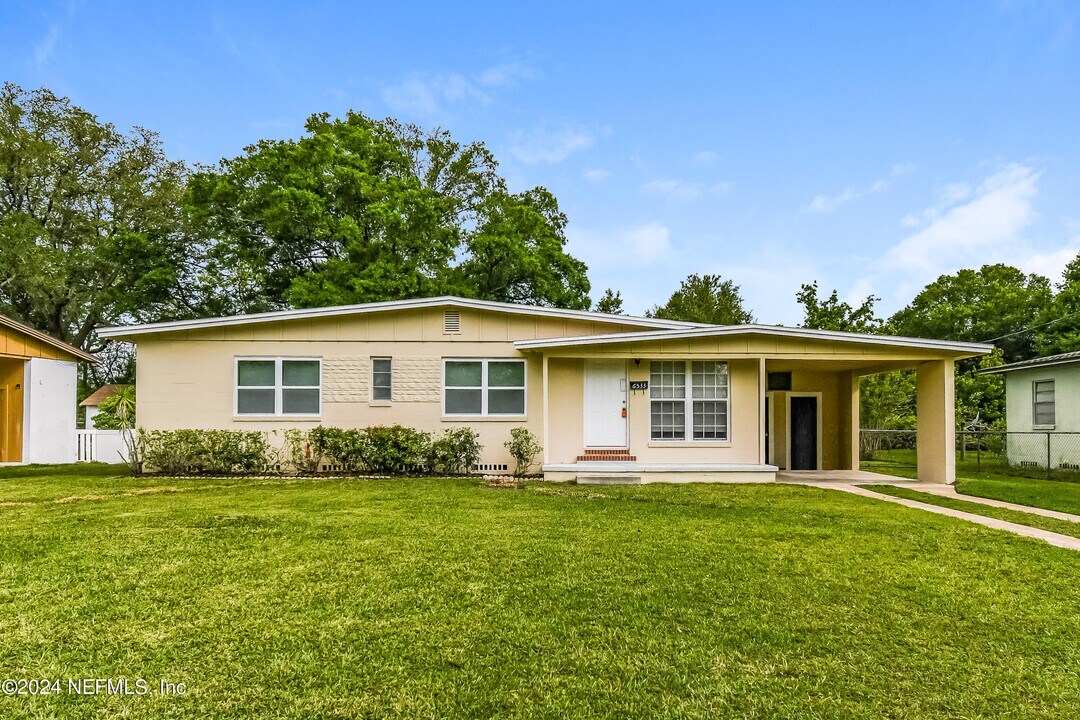 6533 Burgundy Rd S in Jacksonville, FL - Building Photo