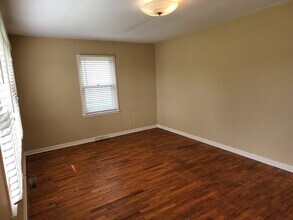 2337 N Delaware Ave in Springfield, MO - Building Photo - Building Photo