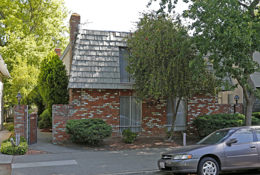 2515 F St in Sacramento, CA - Building Photo