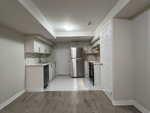 376 Robert Parkinson Dr in Brampton, ON - Building Photo - Building Photo