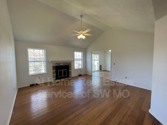 5543 S Walnut Hill Ave in Springfield, MO - Building Photo - Building Photo