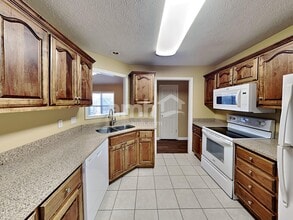 435 Rocky Crest Dr in Gallatin, TN - Foto de edificio - Building Photo