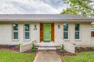 4738 Fallon Pl in Dallas, TX - Foto de edificio - Building Photo