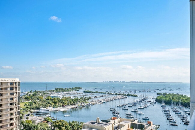 2889 McFarlane Rd in Miami, FL - Building Photo - Building Photo