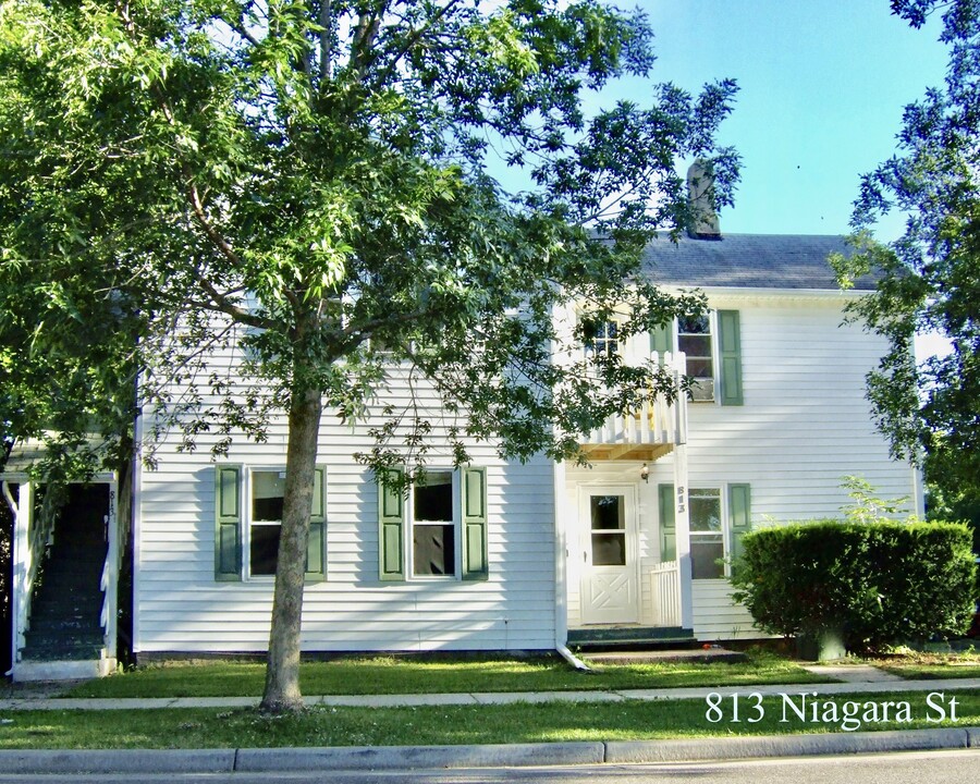 813 Niagara St, Unit C in Eau Claire, WI - Foto de edificio