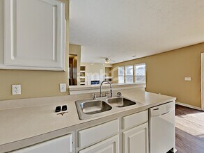 4060 Longfellow Dr in Nashville, TN - Foto de edificio - Building Photo