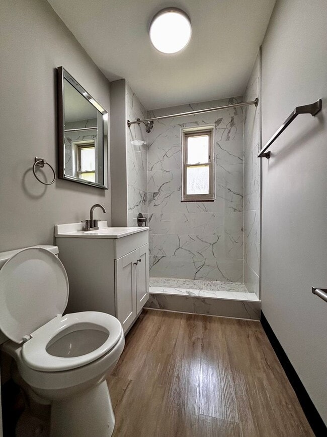 235 E Xenia Dr