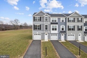 2051 Ter Vw Ln in Mechanicsburg, PA - Building Photo - Building Photo