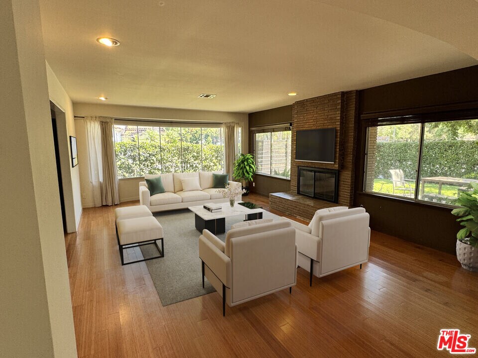 5029 Westpark Dr in Los Angeles, CA - Building Photo