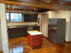 15420 Blair View Cir, Unit Studio in Anchorage, AK - Foto de edificio - Building Photo
