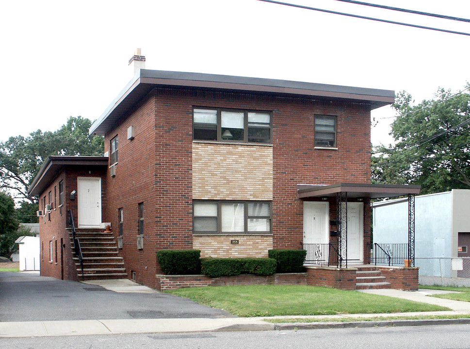 255 Centre St in Nutley, NJ - Foto de edificio