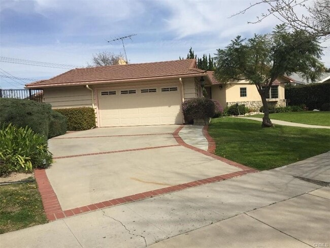 23439 Clarendon St in Los Angeles, CA - Building Photo - Building Photo