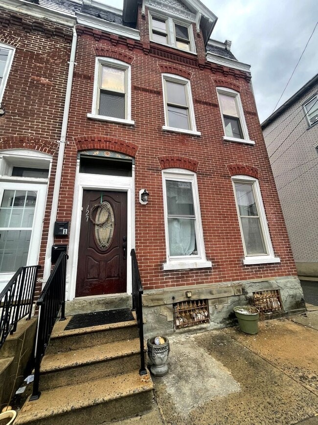 127 N 12th St
