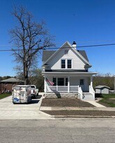 1227 W 22nd St in Cedar Falls, IA - Building Photo