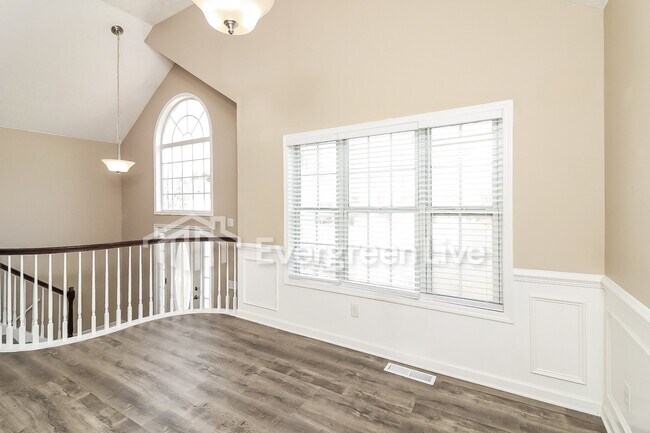 2385 Lake Royale Dr in Riverdale, GA - Building Photo - Building Photo