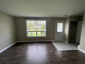 Denne Crescent Townhouse in Peterborough, ON - Building Photo - Building Photo