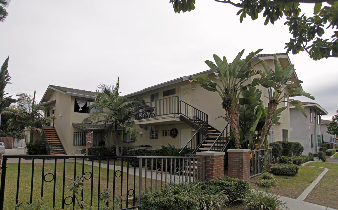 10359 Pradera Ave in Montclair, CA - Building Photo