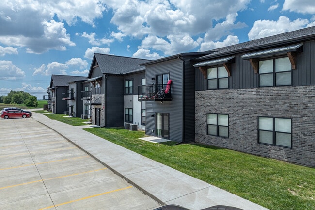 The Atworth at Queenwood in Morton, IL - Building Photo - Primary Photo