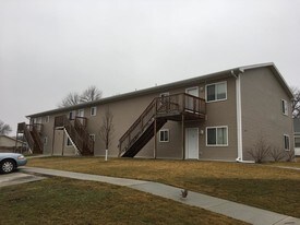 321 E 4th St, Unit F in Wayne, NE - Building Photo