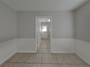 5523 Foresthaven Dr in Houston, TX - Building Photo - Building Photo