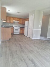 5646 One Lake Way in College Park, GA - Building Photo - Building Photo