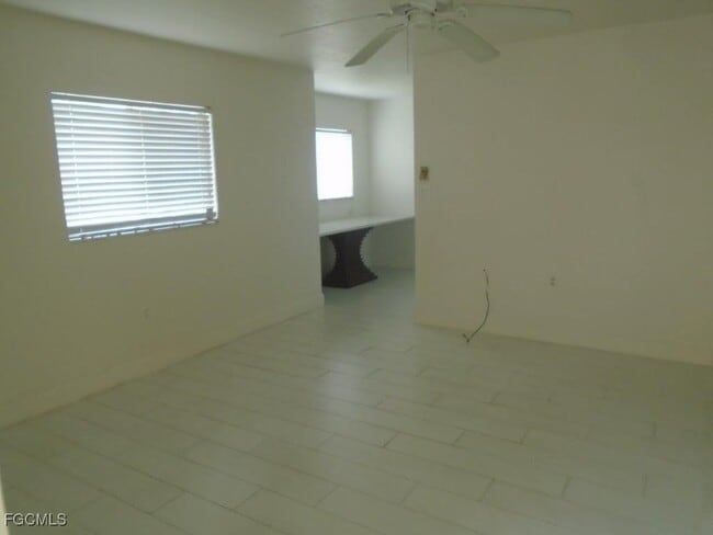 8140 Country Rd in Ft. Myers, FL - Building Photo - Building Photo