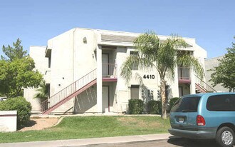 Montego Bay Condominiums in Phoenix, AZ - Foto de edificio - Building Photo