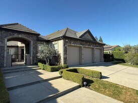 1367 E Glenlake Ln in Fresno, CA - Building Photo